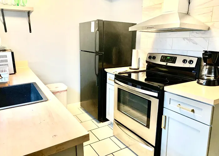 Welcome Travel Workers, King Bed, 2Br 1 ,5 Ba, 4Beds Sleep 5