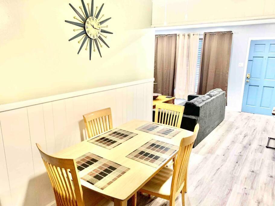 Welcome Travel Workers, King Bed, 2br 1 ,5 Ba, 4beds Sleep 5 Memphis
