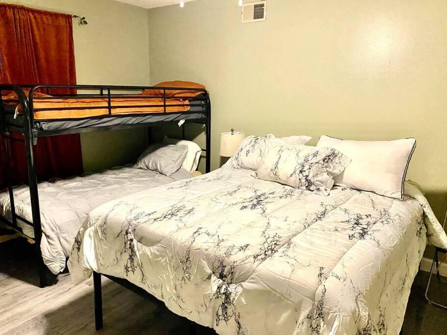 Welcome Travel Workers, King Bed, 2br 1 ,5 Ba, 4beds Sleep 5 *