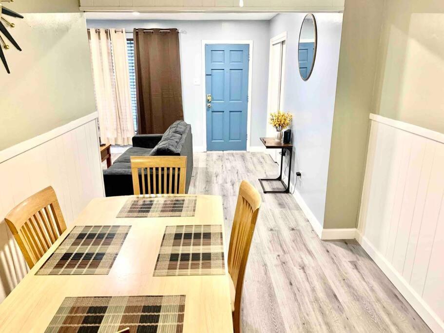 Welcome Travel Workers, King Bed, 2br 1 ,5 Ba, 4beds Sleep 5 *